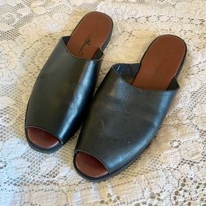 Eddie Bauer slide on leather sandals